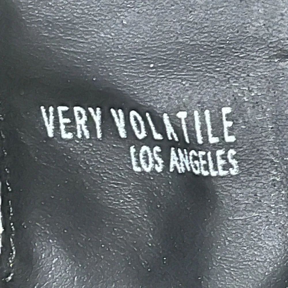 Very Volatile Shoes - Picture 6 of 6
